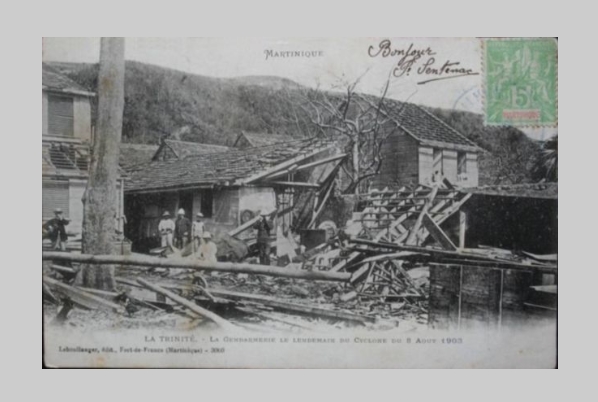 La gendarmerie après le cyclone du 6 août 1903.